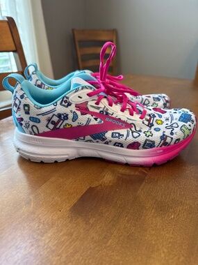 Brooks Trace 4 Hero Medical